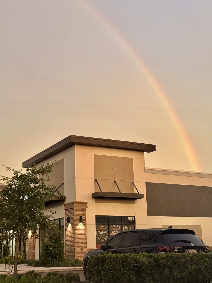 Tiên's Sandwich storefront at golden hour